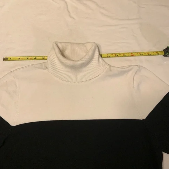 Calvin Klein Turtleneck Sweater Women’s, Black & White Color Block, Size Large - Picture 10 of 10
